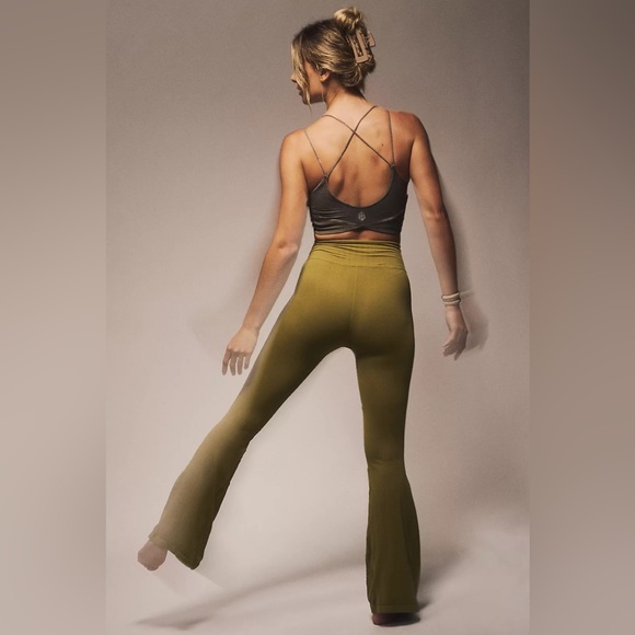 Free People Good Karma Flare Leggings Dusted Military XS/S $98 - Picture 5 of 5